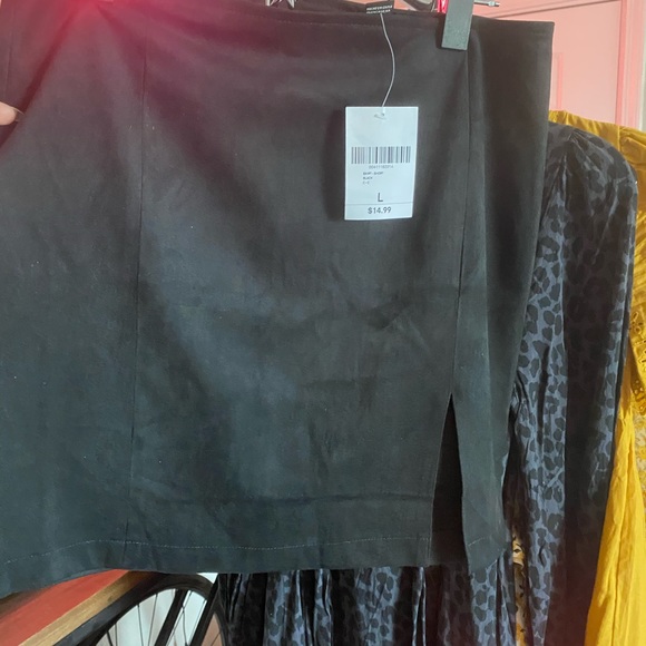 🖤 Black mini skirt 🖤 - Picture 3 of 3